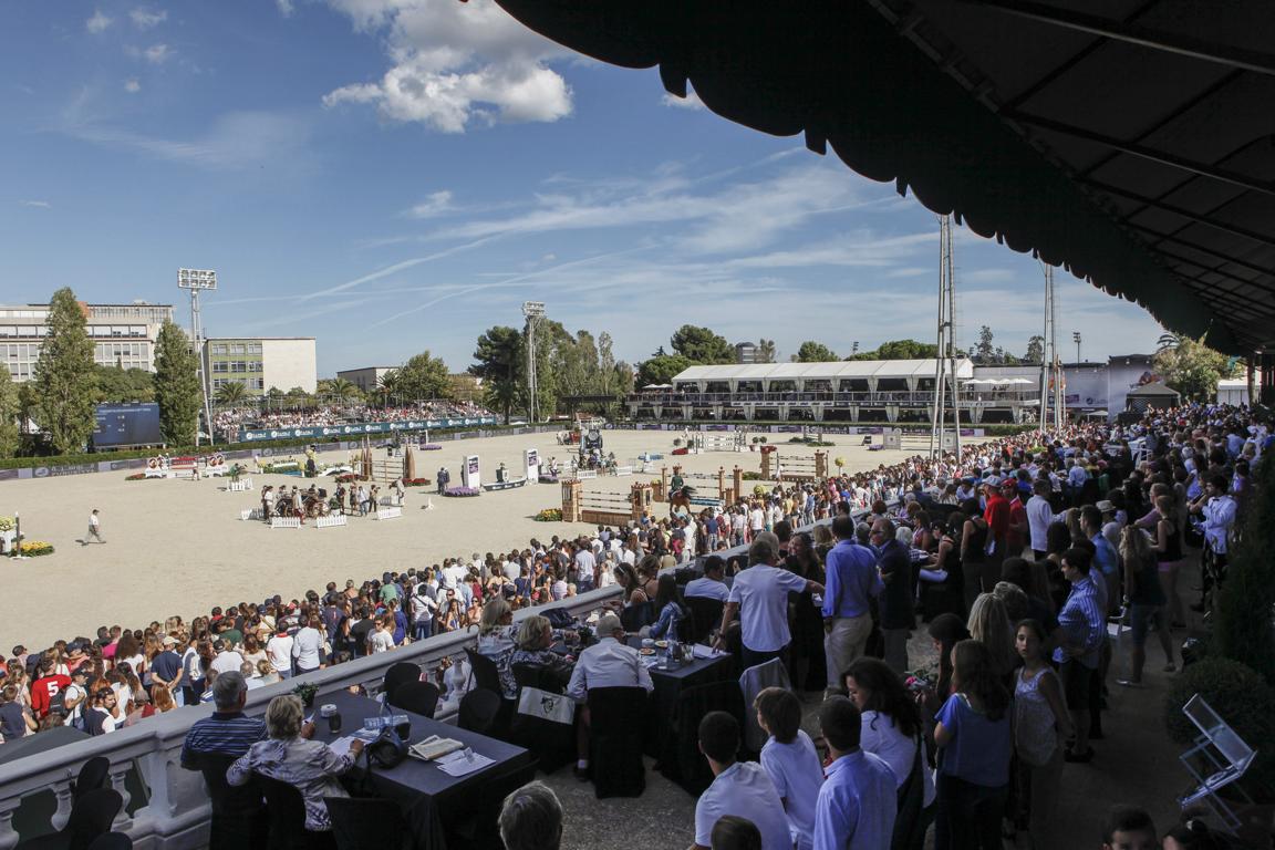 FEI Nations Cup Barcelona 2013 Turnier auf Risohorse Reitboden Real Club Polo volles Stadion-01