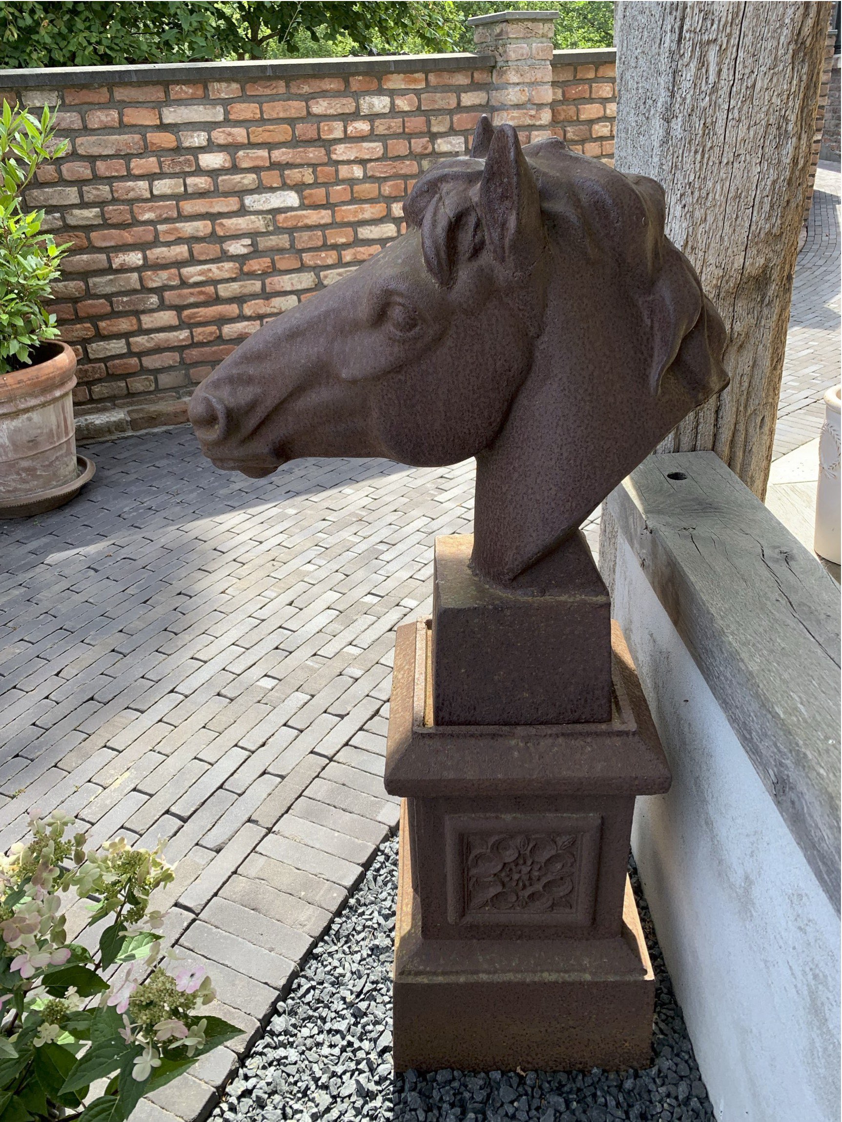 Centro ecuestre Bengtsson Suecia con pista Risohorse® de flujo y reflujo